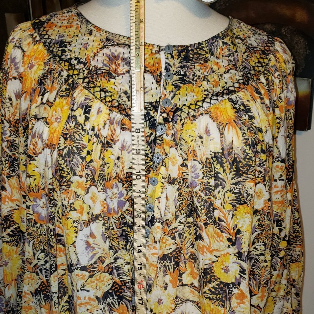 We The Free sunflower shirt SZ LRG